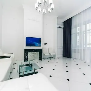 Vip Near Kreschatyk, 31а Pushkinska Street Apartment Kyiv