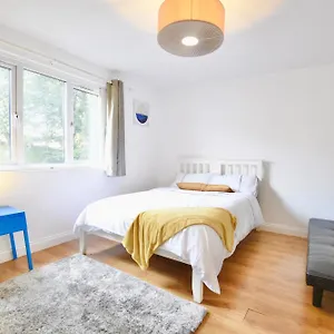 Full Close To Excel Centre, Airport , O2 Arena Apartment London